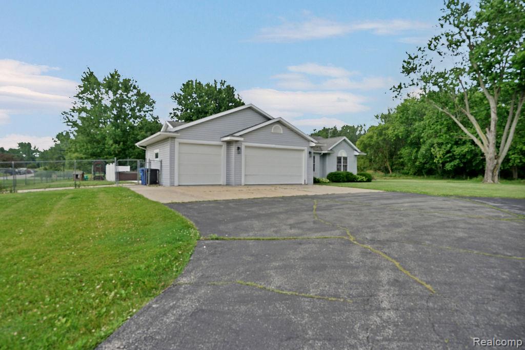 3334 E Freeland Road, Freeland, MI 48623 — Photo 38