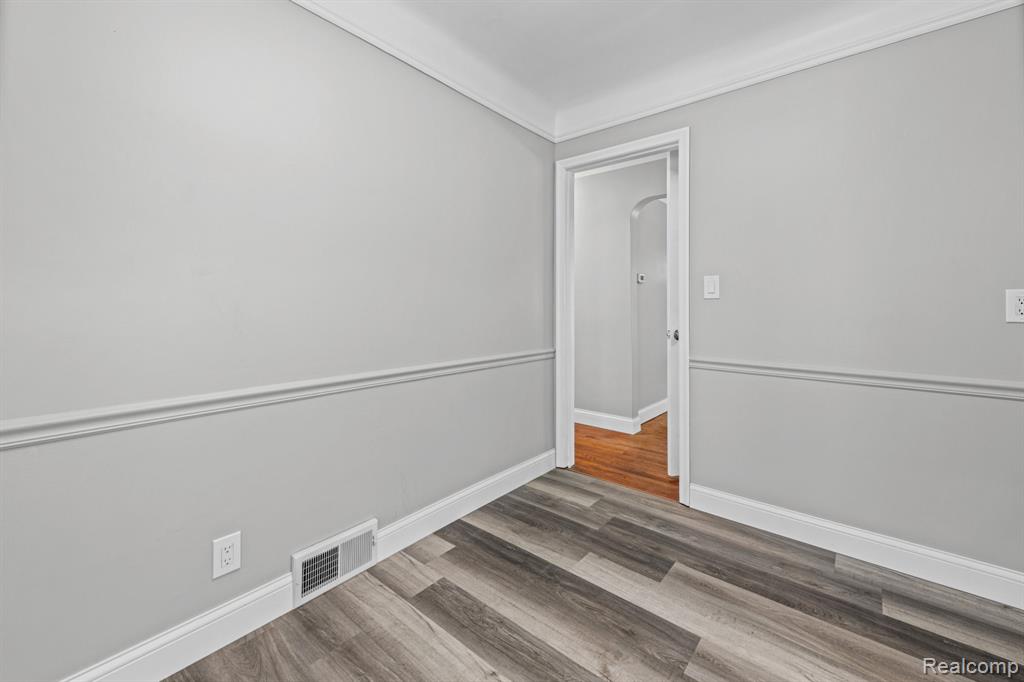 20700 Damman Street, Harper Woods, MI 48225 — Photo 14