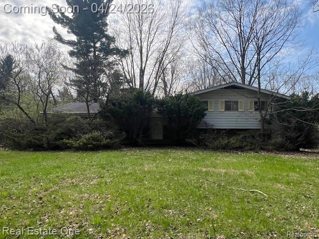 4555 Arrowhead, West Bloomfield, MI 48323 — front exterior