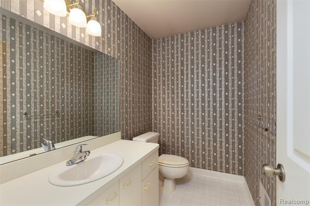 43151 W Kirkwood Drive, Clinton Twp, MI 48038 — Photo 16