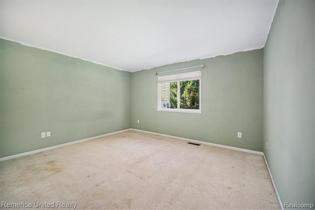 9024 Pine Cove Drive, Whitmore Lake, MI 48189 — Photo 11