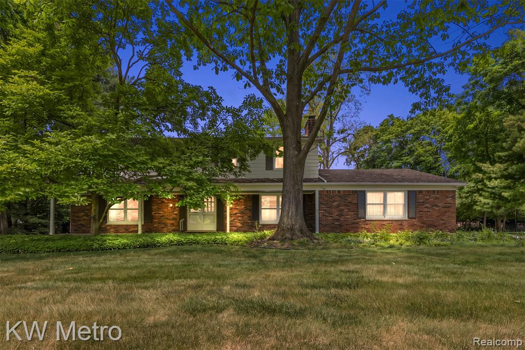 7036 Lindenmere Drive, Bloomfield Hills, MI 48301 — Photo 37
