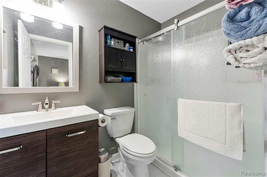 33585 Pondview Circle, 116, Livonia, MI 48152 — Photo 17