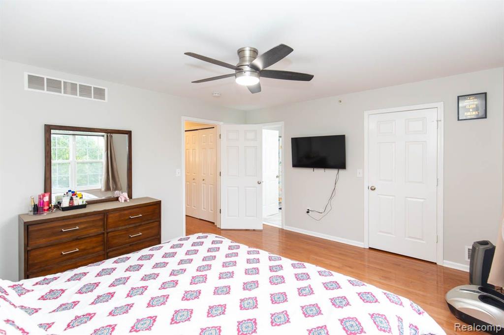 581 CHERRY ORCHARD Road, Canton, MI 48188 — Photo 38