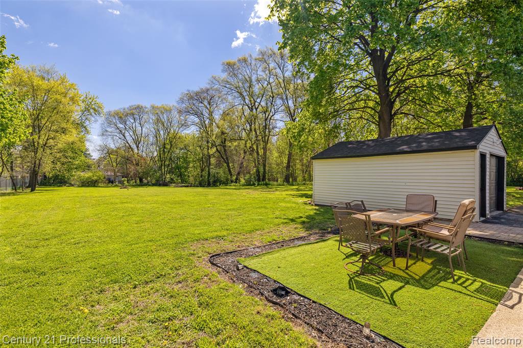 2830 Deland Road, Waterford, MI 48329 — Photo 23