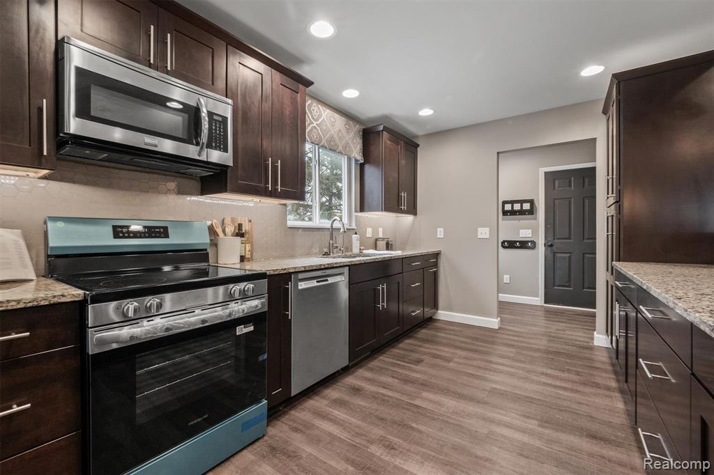 920 W Davison Lake Road, Oxford, MI 48371 — Photo 11
