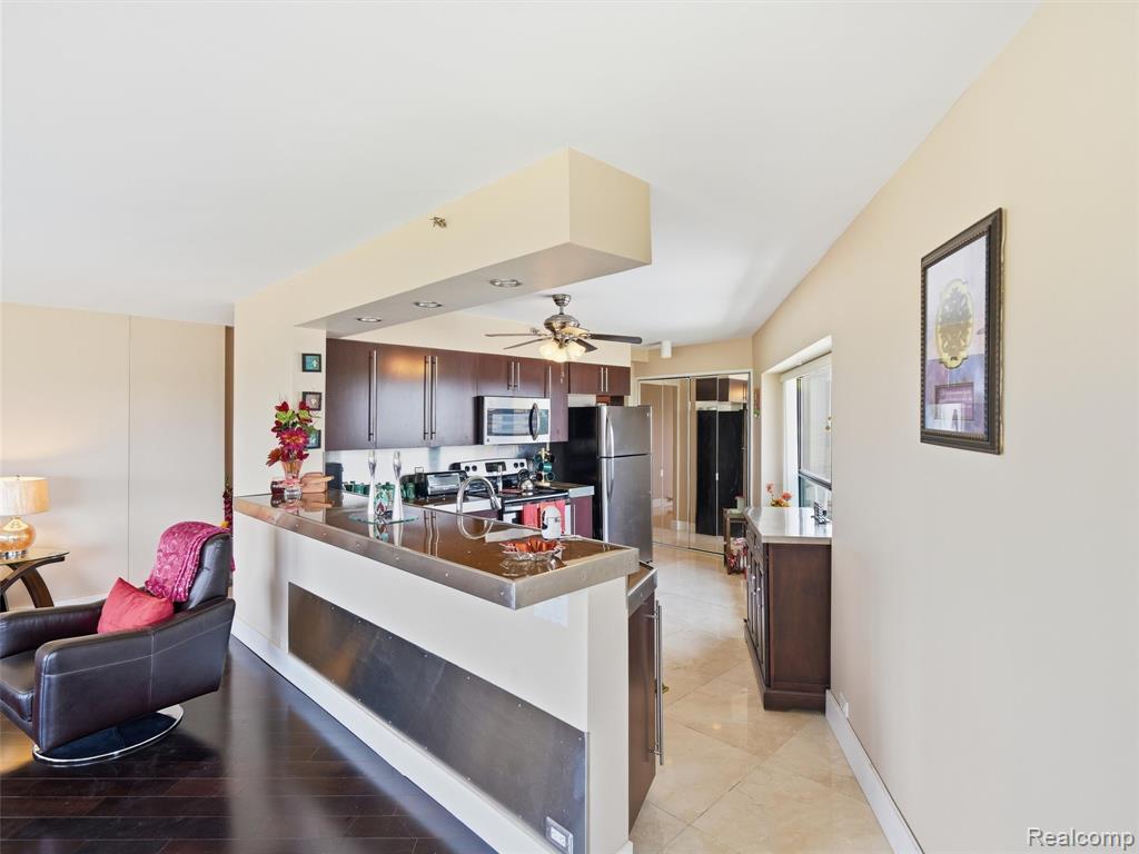 5000 Town Center, 1806, Southfield, MI 48075 — Photo 8