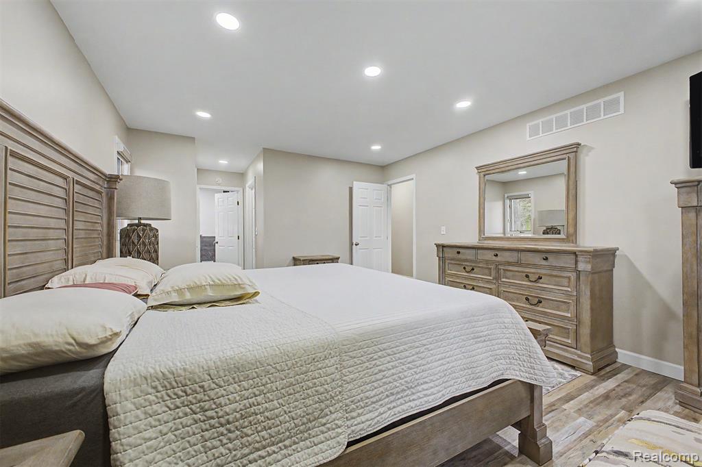 816 N Beech Daly Road, Dearborn Heights, MI 48127 — Photo 21
