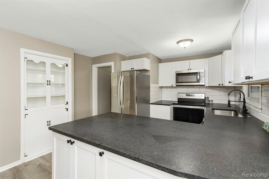 5721 Corunna Avenue, Clarkston, MI — Photo 4