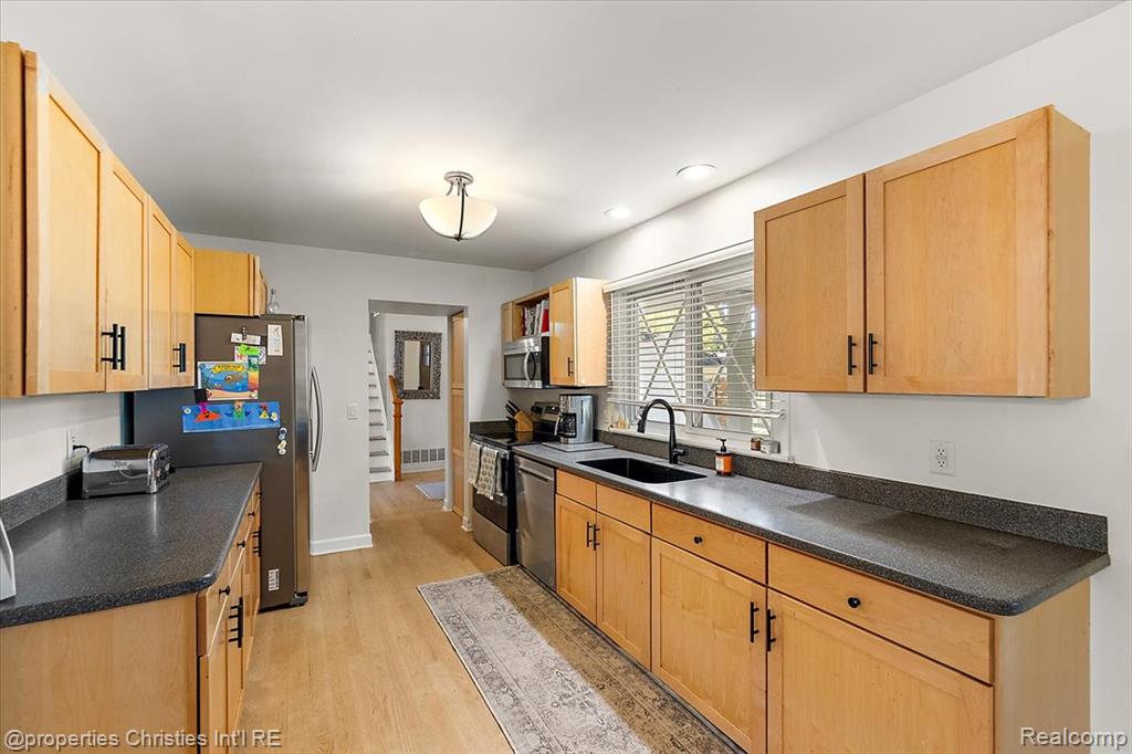 31462 Waltham Road, Beverly Hills, MI 48025 — Photo 10