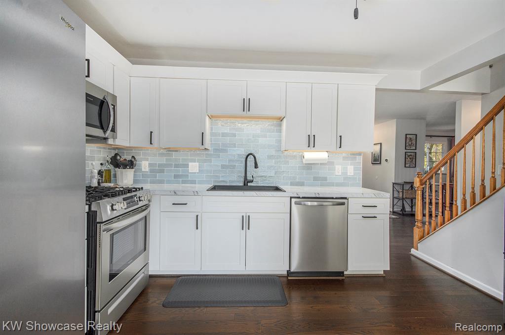 61375 Creekview Drive, South Lyon, MI 48178 — Photo 12