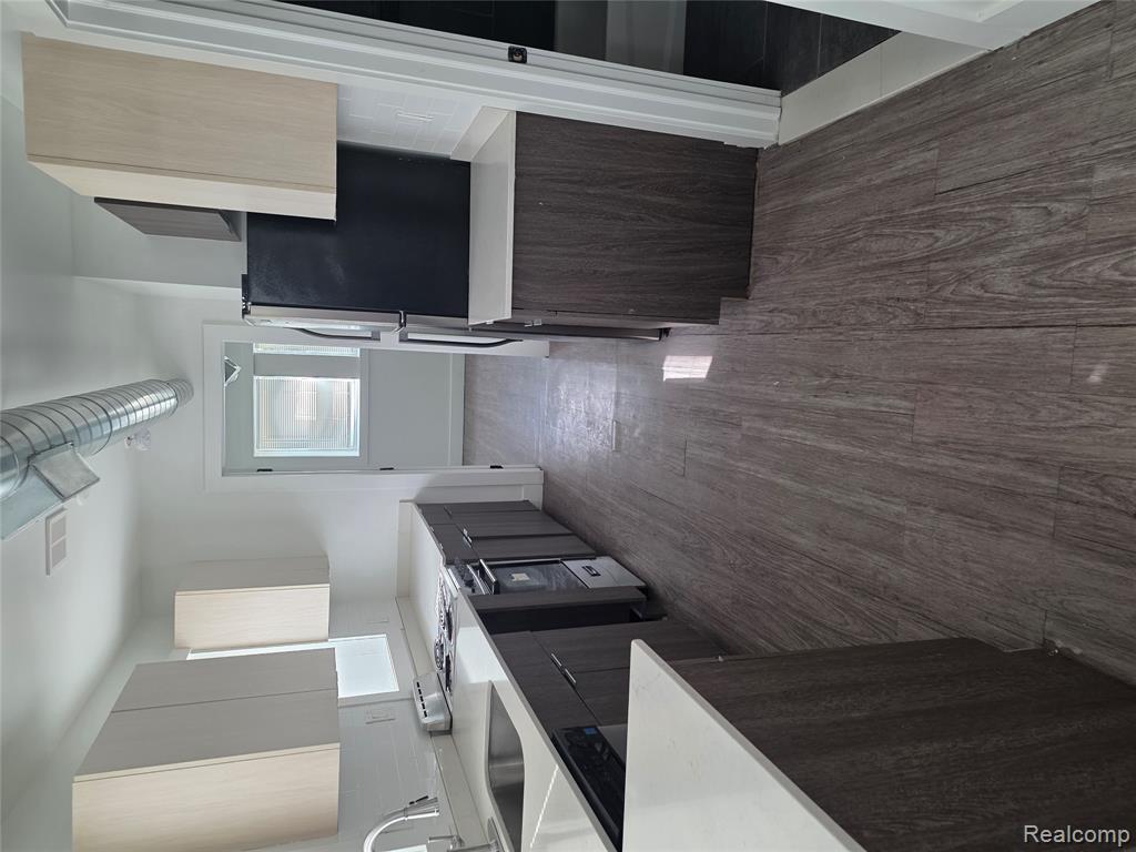 1533 Ash Street - Photo 2