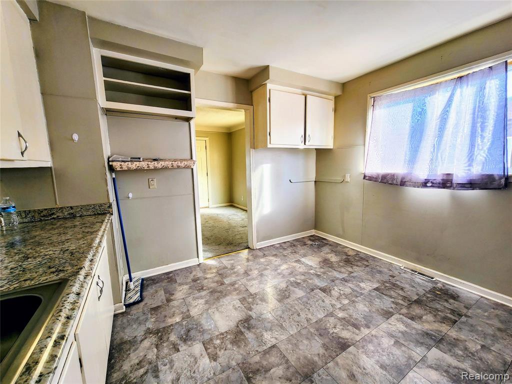 6147 Whitefield Street, Dearborn Heights, MI 48127 — Photo 13