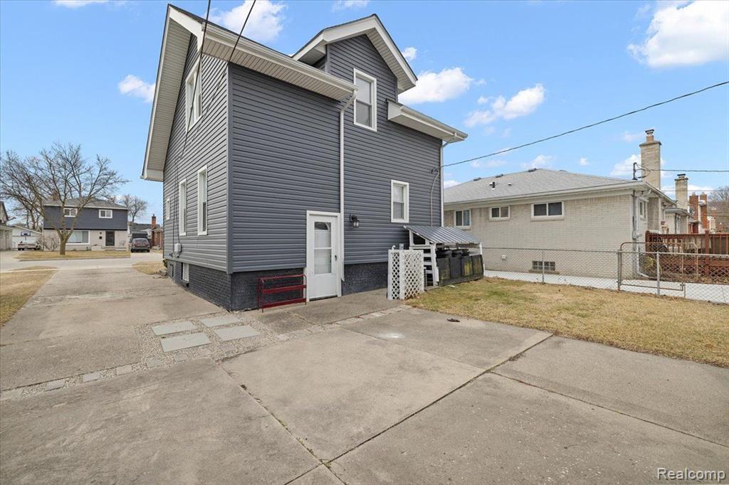 60 W Elmwood Avenue, Clawson, MI — Photo 6