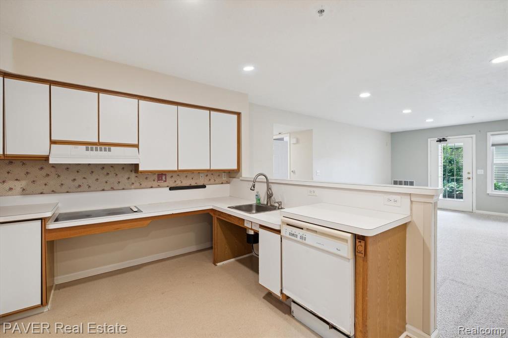 1565 WEATHERSTONE Drive, Ann Arbor, MI 48108 — Photo 15