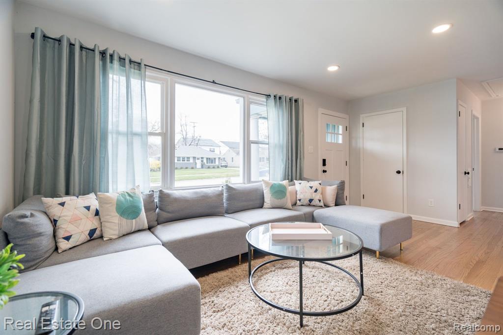 4727 OLIVIA AVENUE, Royal Oak, MI 48073 — Photo 4