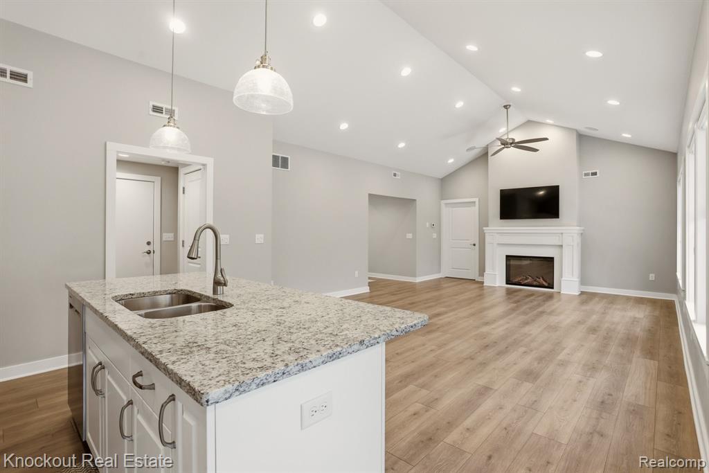 7422 Aspen Creek Drive, Midland, MI 48642 — Photo 9