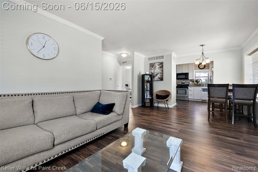 608 E Windemere Avenue, Royal Oak, MI 48073 — Photo 8
