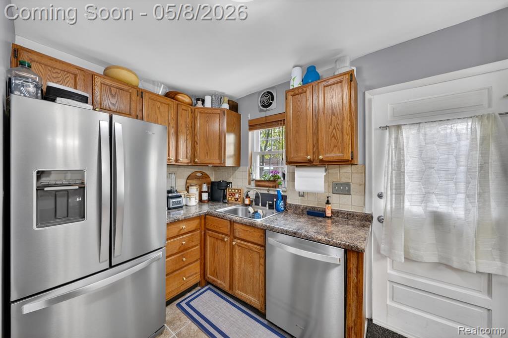 22927 Lakeshore Drive, Saint Clair Shores, MI 48080 — Photo 16