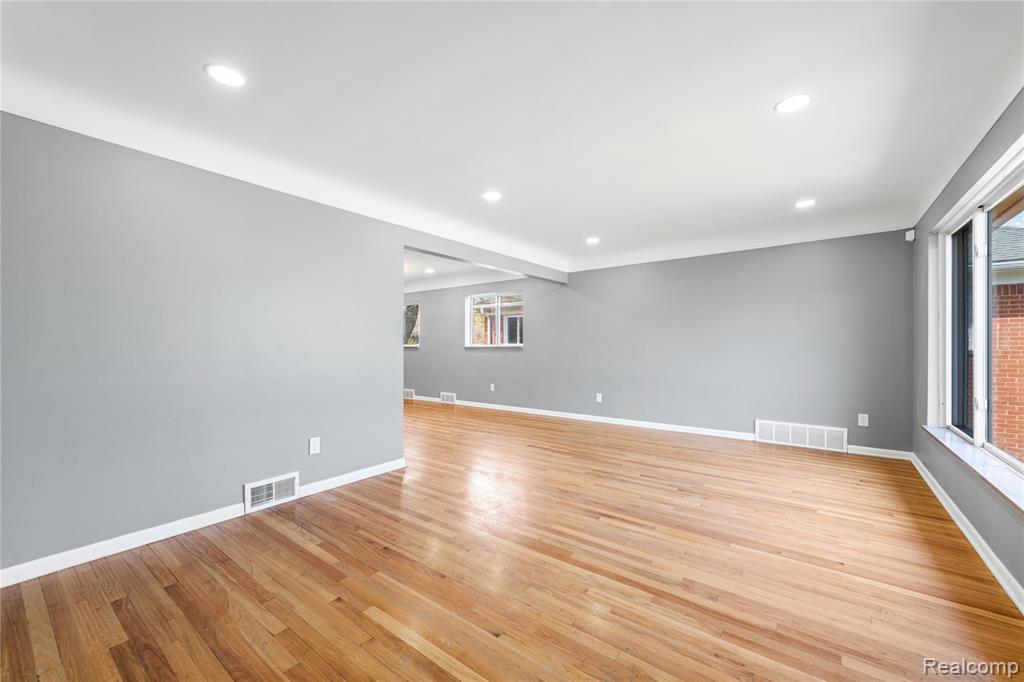 23701 Coyle Street, Oak Park, MI 48237 — Photo 4