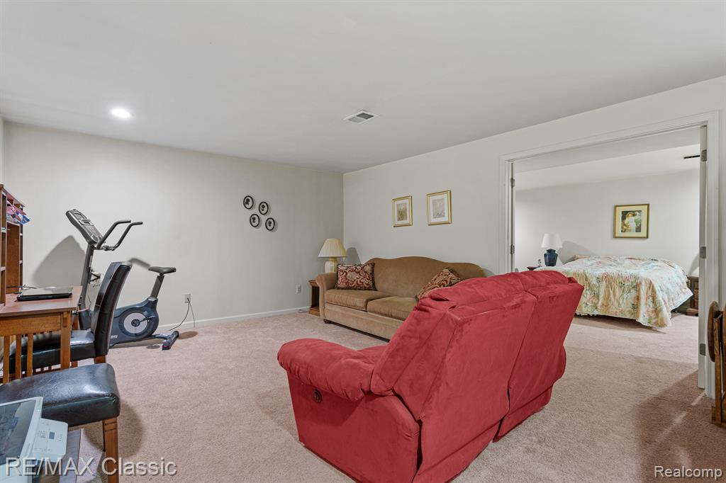 38360 Chessington, Farmington Hills, MI 48331 — Photo 24