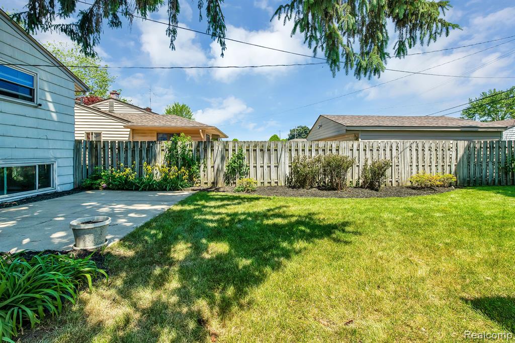 9721 MUELLER Street, Taylor, MI 48180 — Photo 23