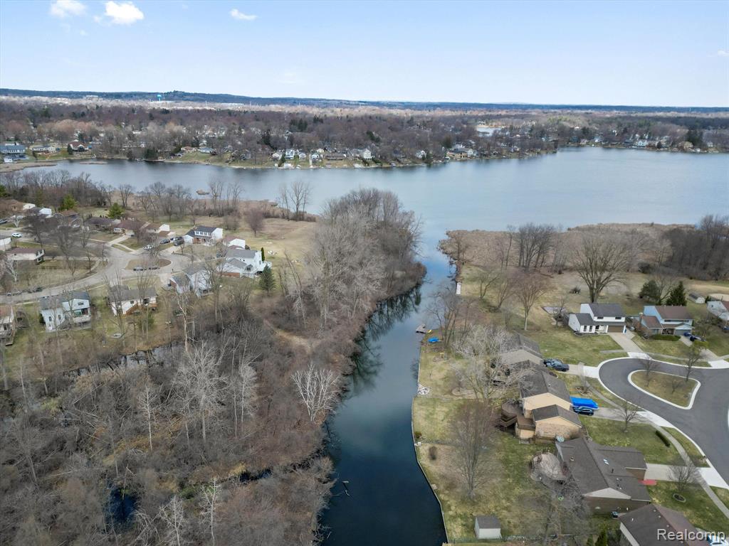 4872 LORE Drive, Waterford, MI 48329 — Photo 42