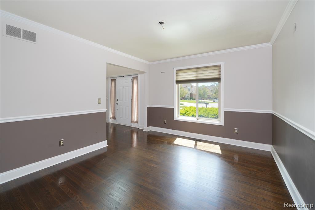 42105 Dorchester Court, Clinton Twp, MI 48038 — Photo 11