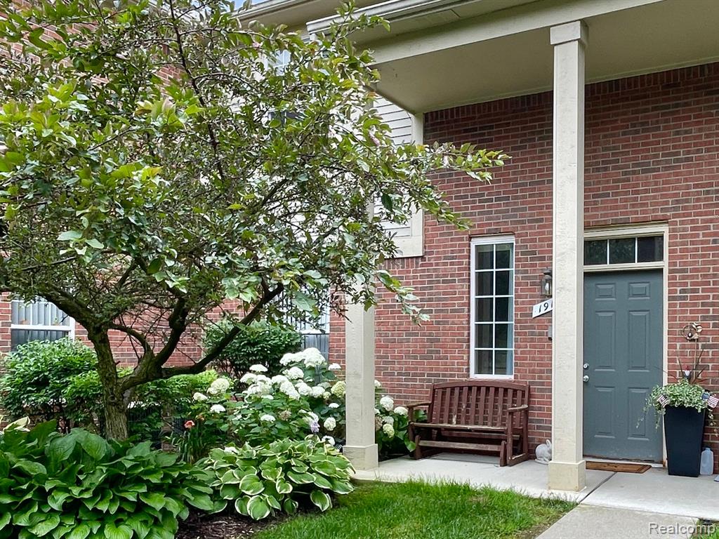 1916 FLAGSTONE Circle, 83, Rochester, MI 48307 — Photo 2
