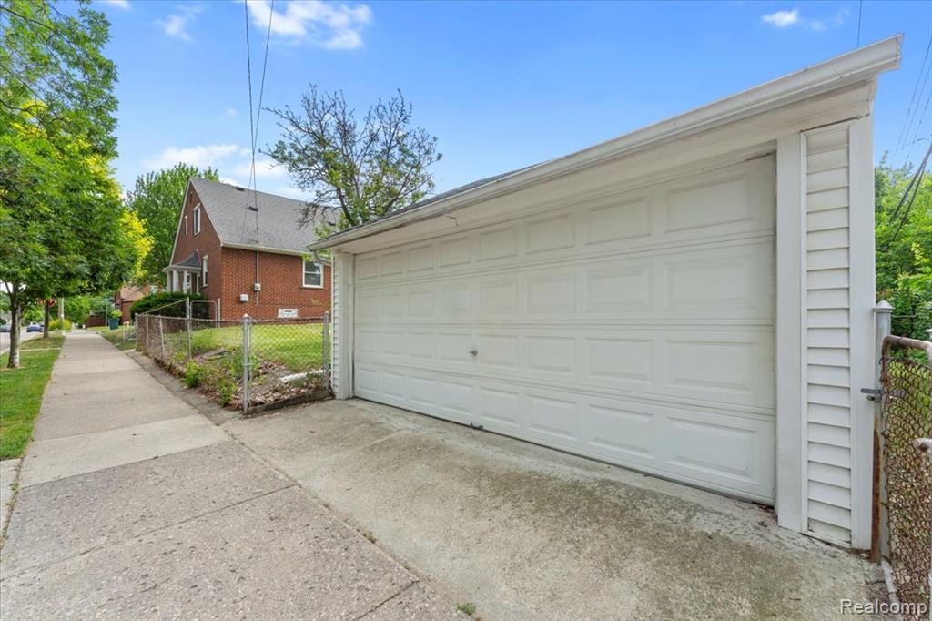 555 N Melborn Street, Dearborn, MI 48128 — Photo 29
