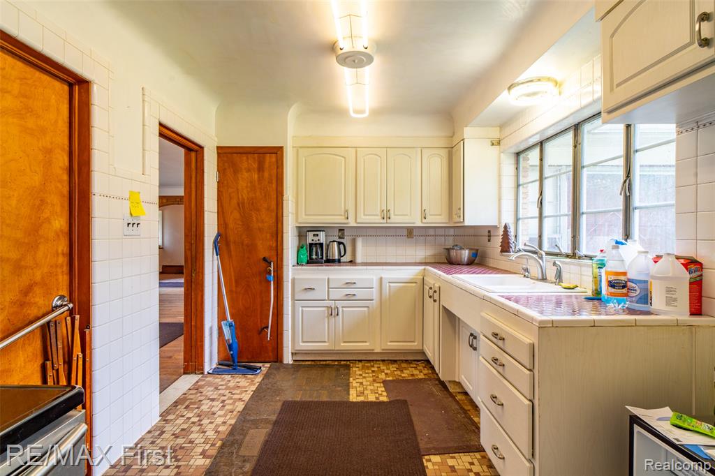17397 Millar Road, Clinton Twp, MI 48036 — Photo 40