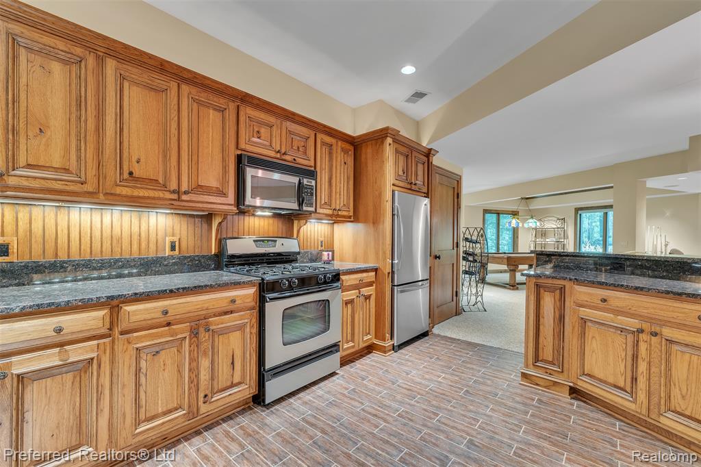 12196 Woodline Drive, Fenton, MI 48430 — Photo 70
