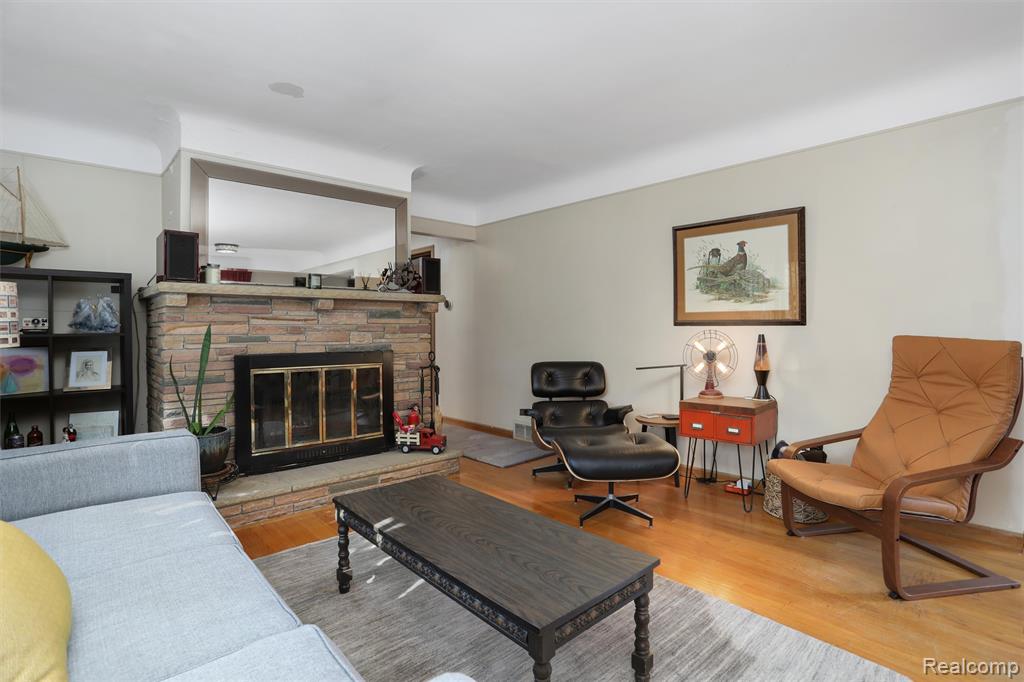 9912 Deering Street, Livonia, MI 48150 — Photo 8