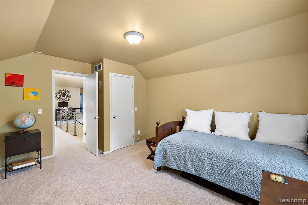 733 LONGFORD Drive, Rochester Hills, MI 48309 — Photo 49