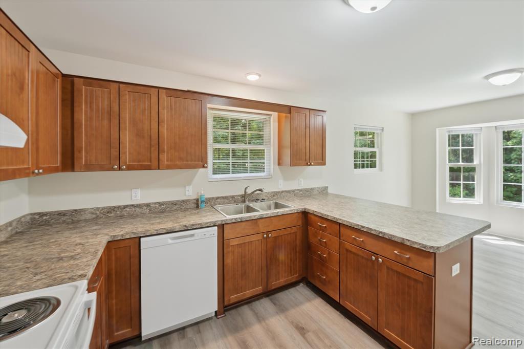 5849 Whispering Oaks Drive, Howell, MI 48855 — Photo 12