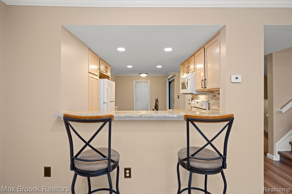 5605 DRAKE HOLLOW Drive W, West Bloomfield, MI — Photo 10