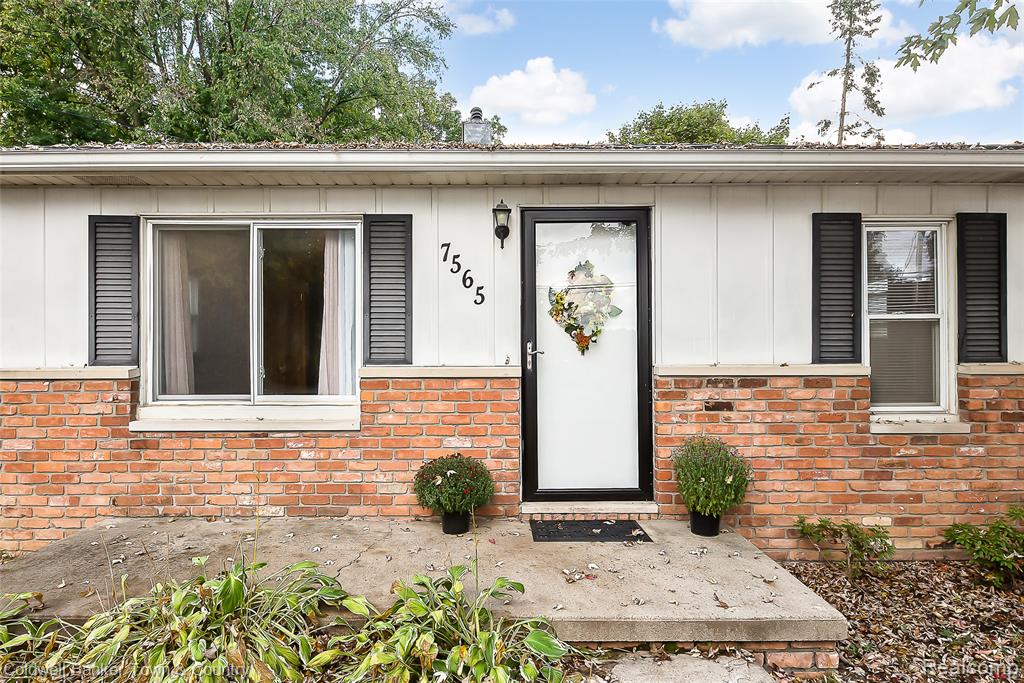 7565 Ore Lake Road, Brighton, MI 48116 — front exterior