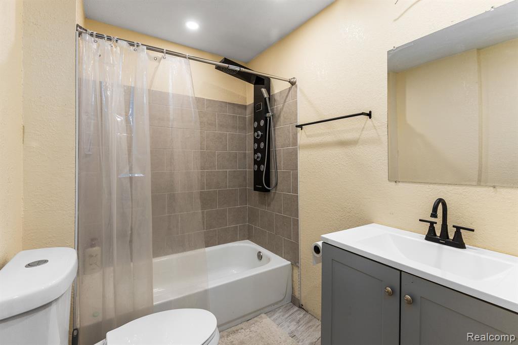 5393 SEEBALDT Street, Detroit, MI 48204 — Photo 8