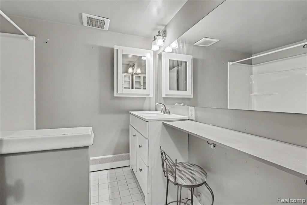 995 N Cass Lake Road, 144, Waterford, MI 48328 — Photo 10