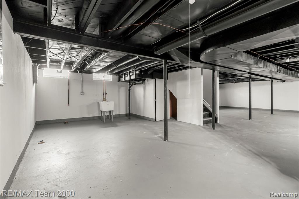 20295 Huntington Road, Detroit, MI 48219 — Photo 32