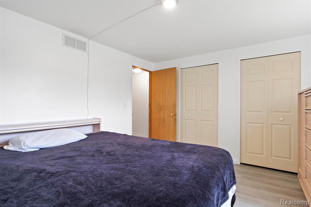 5645 WEDGEWOOD Road, Canton, MI 48187 — Photo 18