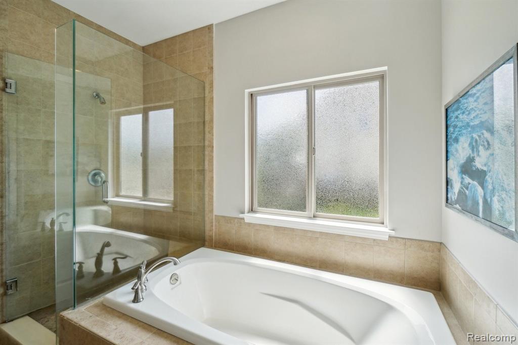 627 OLIVIA Drive, Milford, MI 48381 — Photo 16