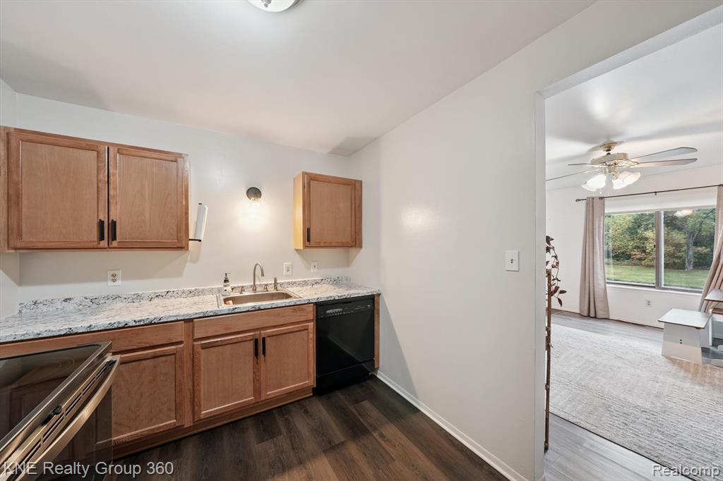 7220 Bluewater Drive, 134, Clarkston, MI 48348 — Photo 11