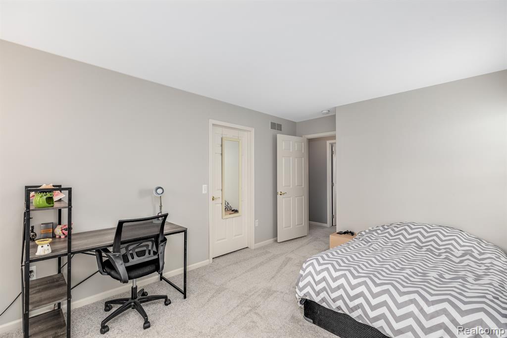 1018 SHETLAND Drive, South Lyon, MI 48178 — Photo 21