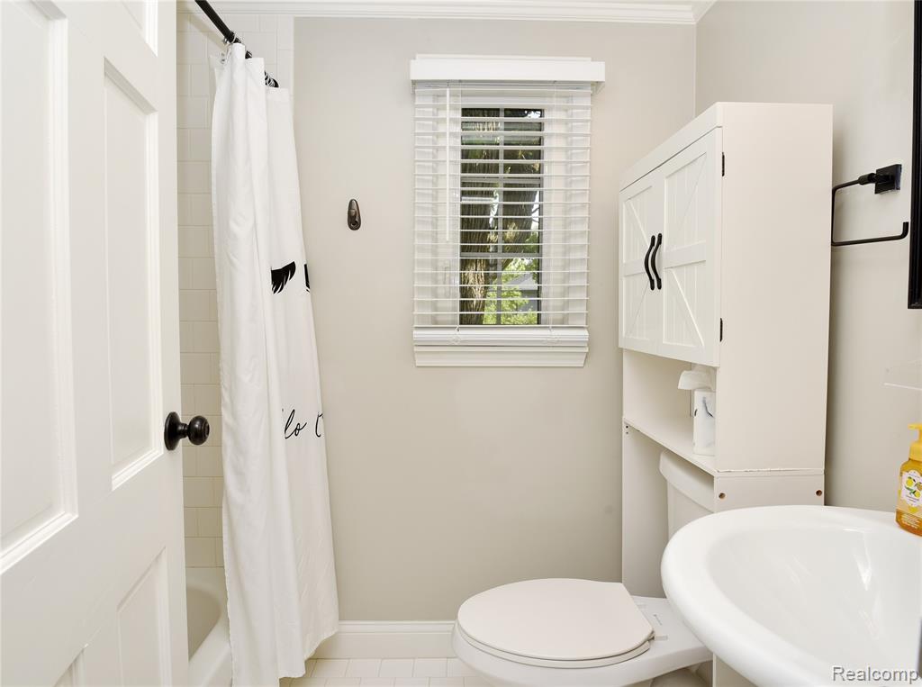 726 Graefield Court, Birmingham, MI 48009 — Photo 16