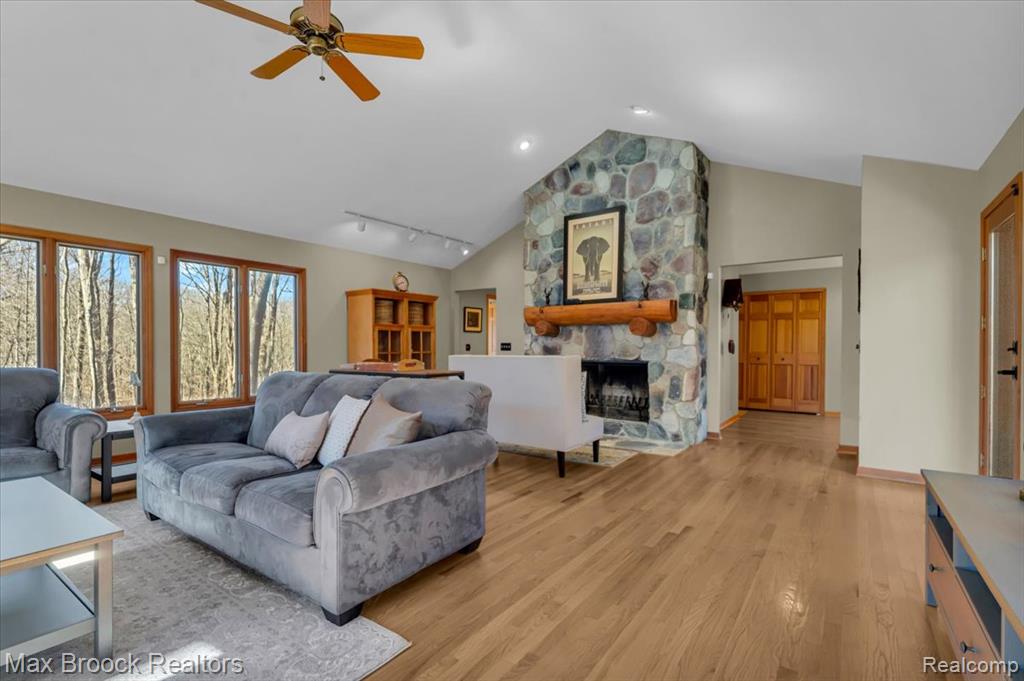 5970 Lynne Hollow Drive, Commerce Twp, MI 48382 — Photo 23