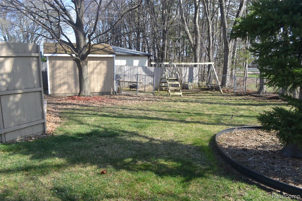 42428 Greenbrier Lane, Clinton Twp, MI 48038 — Photo 21