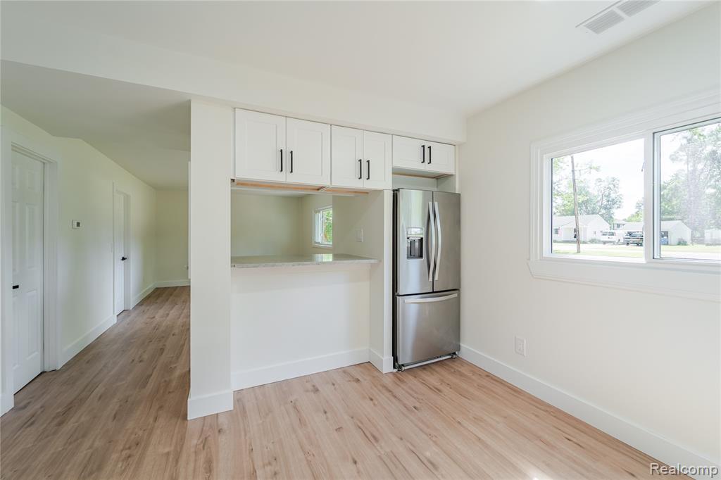 6194 Wilson Drive, Waterford, MI 48329 — Photo 8