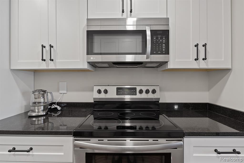 1961 WICKHAM Street, Royal Oak, MI 48073 — Photo 11