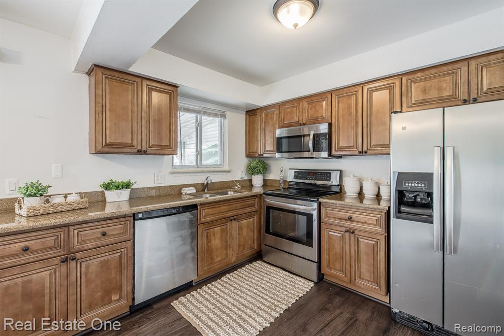 40026 Kristen Drive, Sterling Heights, MI 48310 — Photo 10
